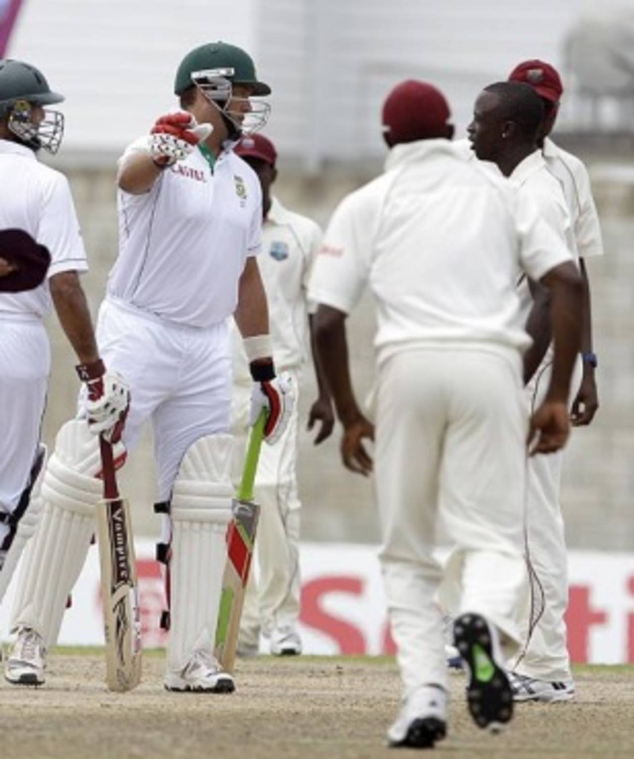 Jacques Kallis gestures to Kemar Roach, West Indies v South Africa, 3rd Test, Barbados, 4th day, June 29, 2010 