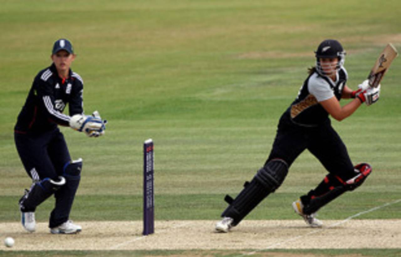Suzie Bates scored all round the ground during her powerful half-century, England Women v New Zealand Women, 2nd T20I, Rose Bowl, July 1, 2010