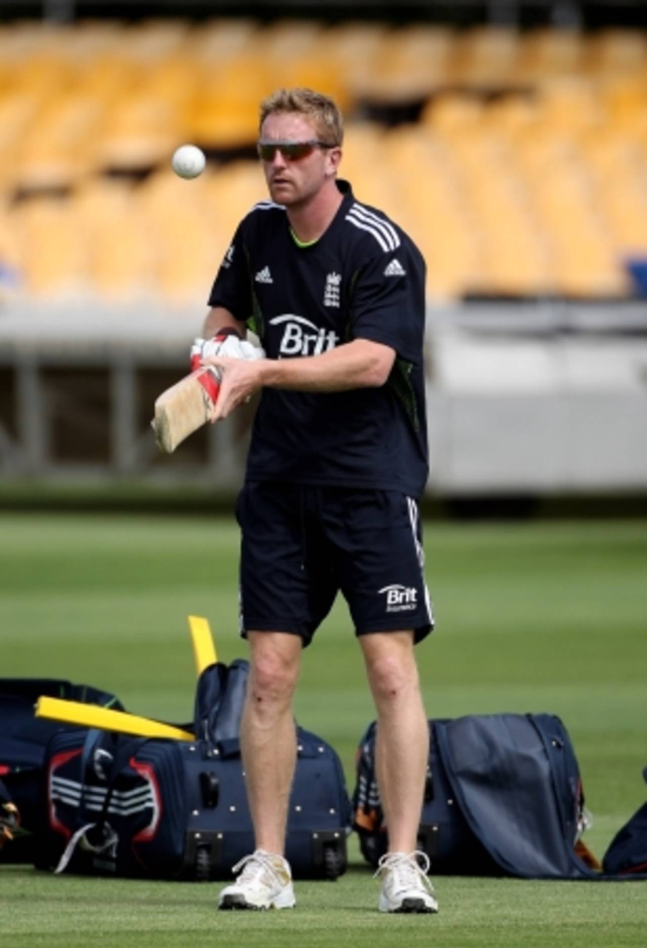 Paul Collingwood sharpens his hand-eye co-ordination during England's practice session, Bristol, July 9 2010
