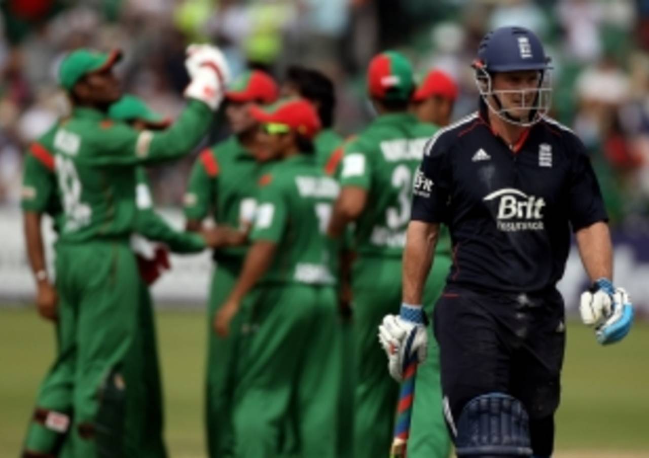 Andrew Strauss dominated the opening stand before falling to Rubel Hossain, England v Bangladesh, 2nd ODI, Bristol, July 10, 2010