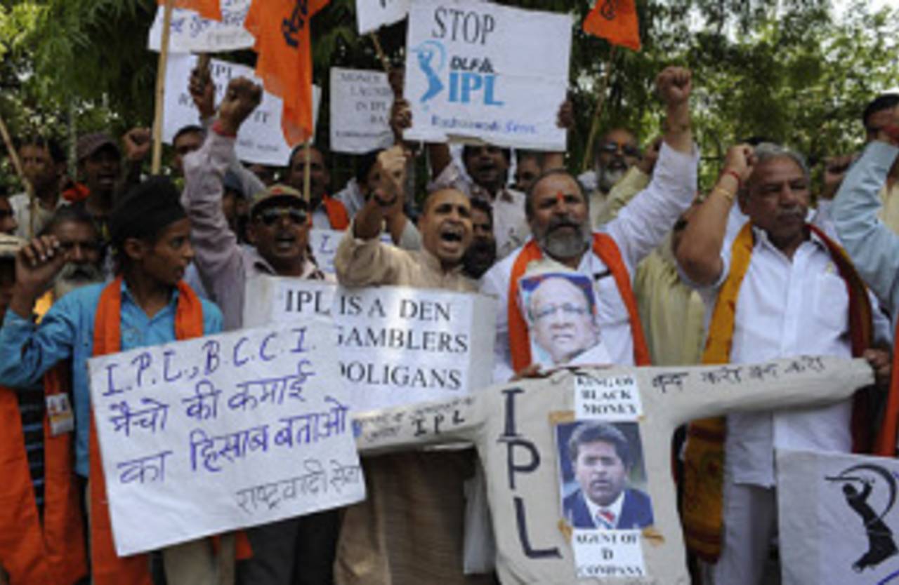 Protestors shout anti-IPL slogans, New Delhi, April 24, 2010