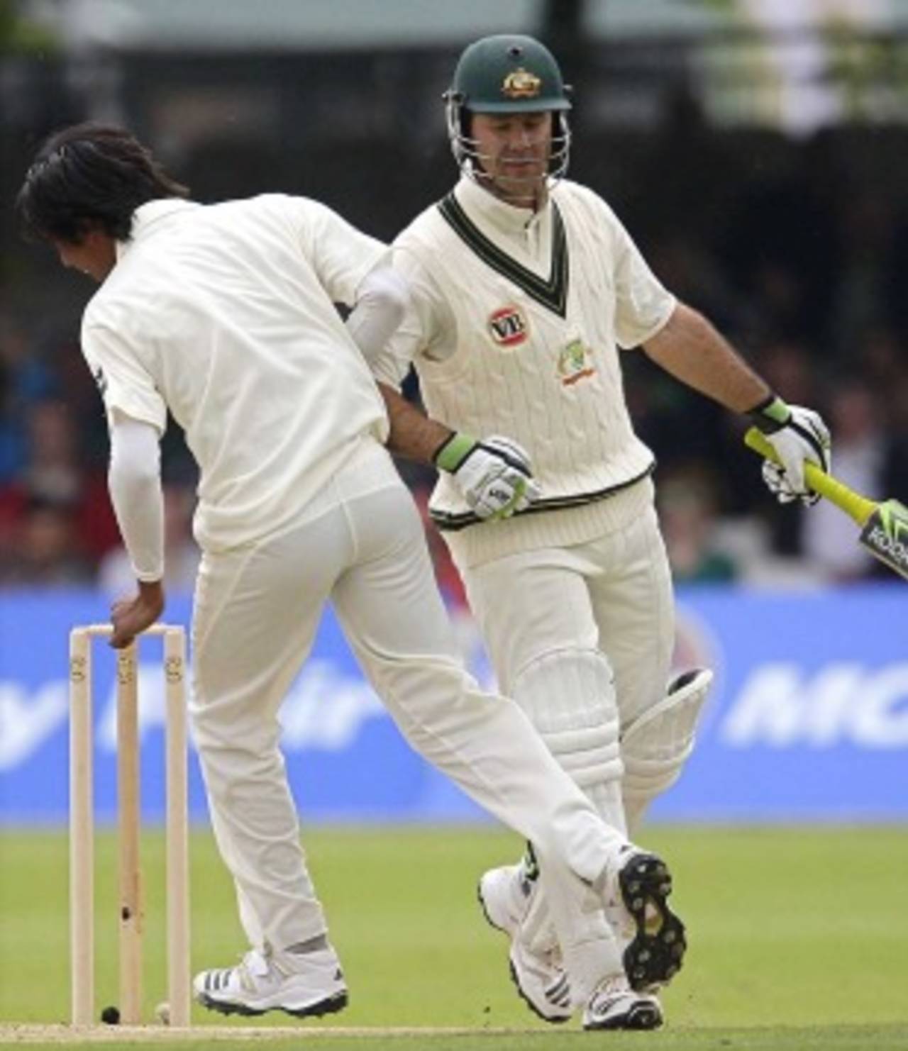 There was a clash of elbows between Ricky Ponting and Mohammad Aamer, Pakistan v Australia, 1st Test, Lord's, July 13, 2010