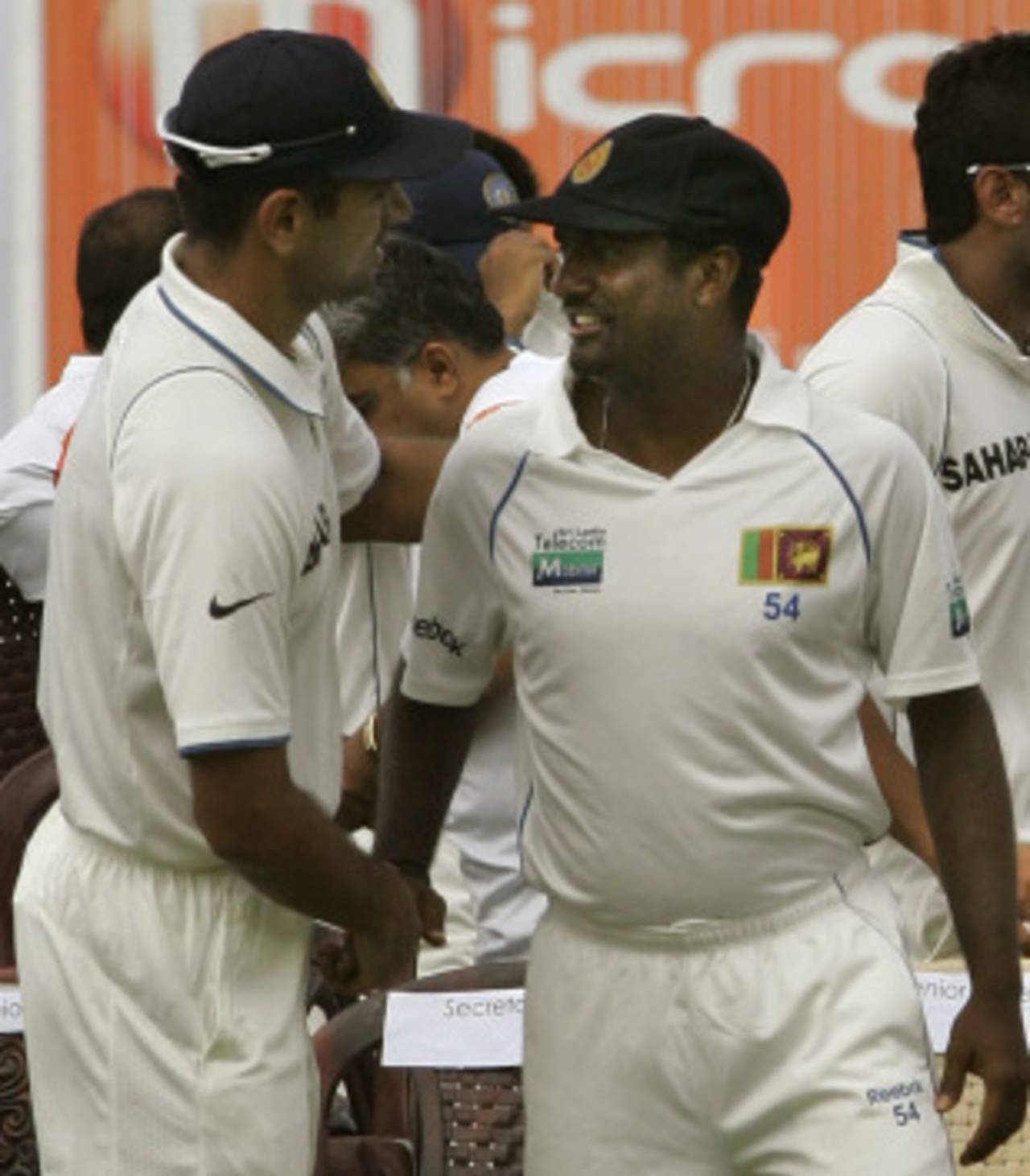 Rahul Dravid congratulates Muttiah Muralitharan ahead of the Sri Lankan offspinner's final Test match, Sri Lanka v India, 1st Test, Galle, 1st day, July 18, 2010