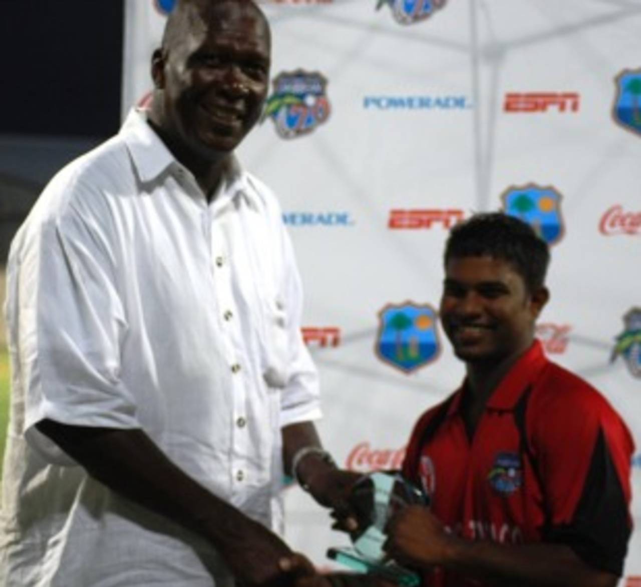 Adrian Barath gets his Man-of-the-Match award from Joel Garner, Trinidad and Tobago v Canada, Caribbean T20, 1st match, July 22, 2010