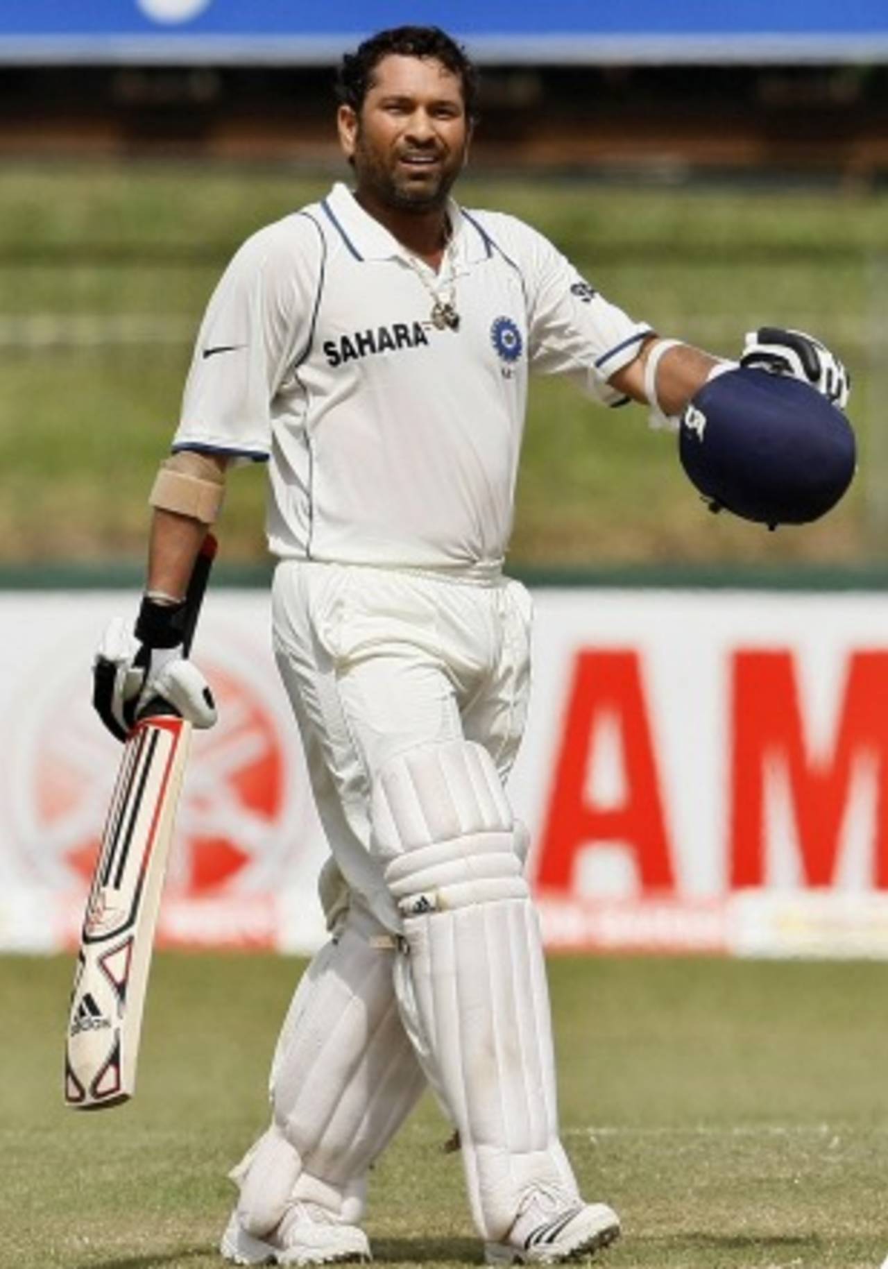 Sachin Tendulkar takes the applause after reaching his double-ton, Sri Lanka v India, 2nd Test, SSC, 4th day, July 29, 2010