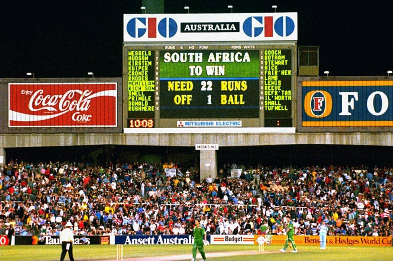 The scoreboard shows the absurdity of the conclusion to the England vs South Africa semi-final&nbsp;&nbsp;&bull;&nbsp;&nbsp;Getty Images