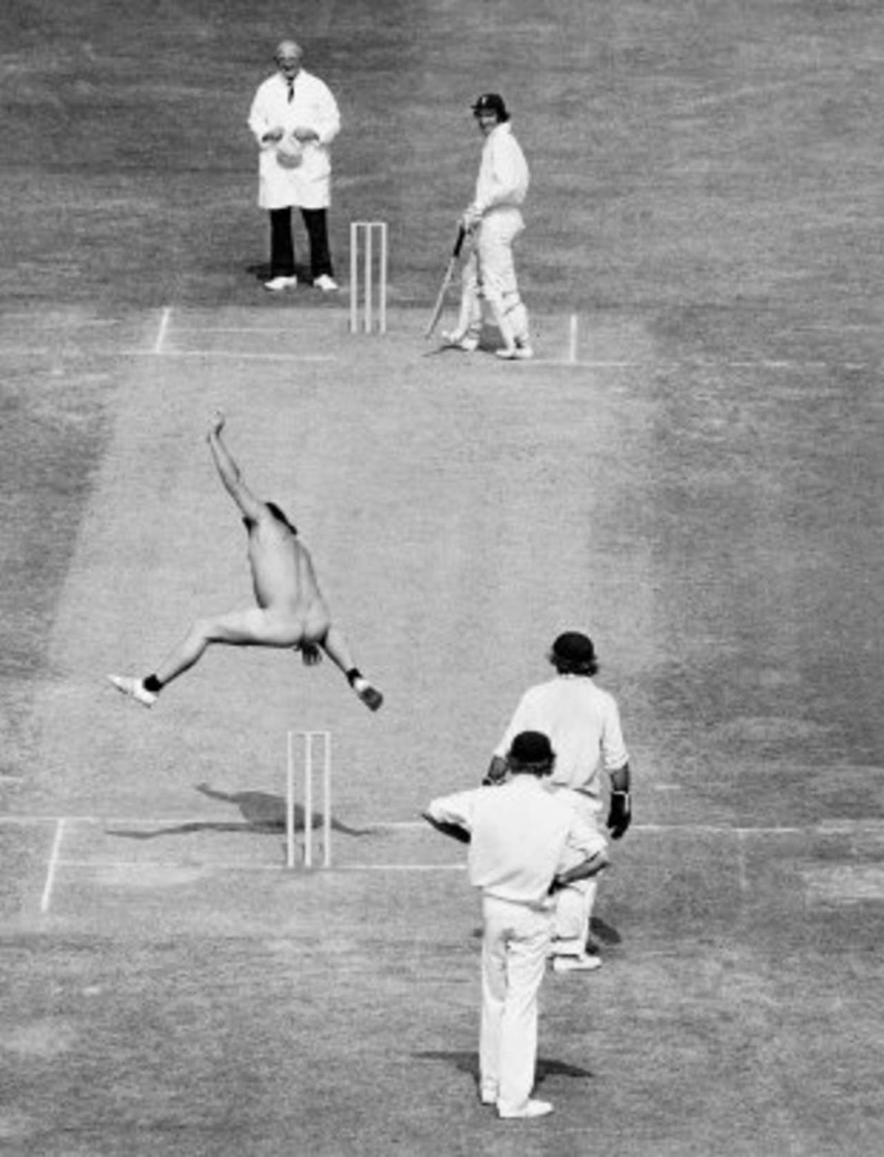 Michael Angelow streaks, England v Australia, 2nd Test, Lord's August 4, 1975