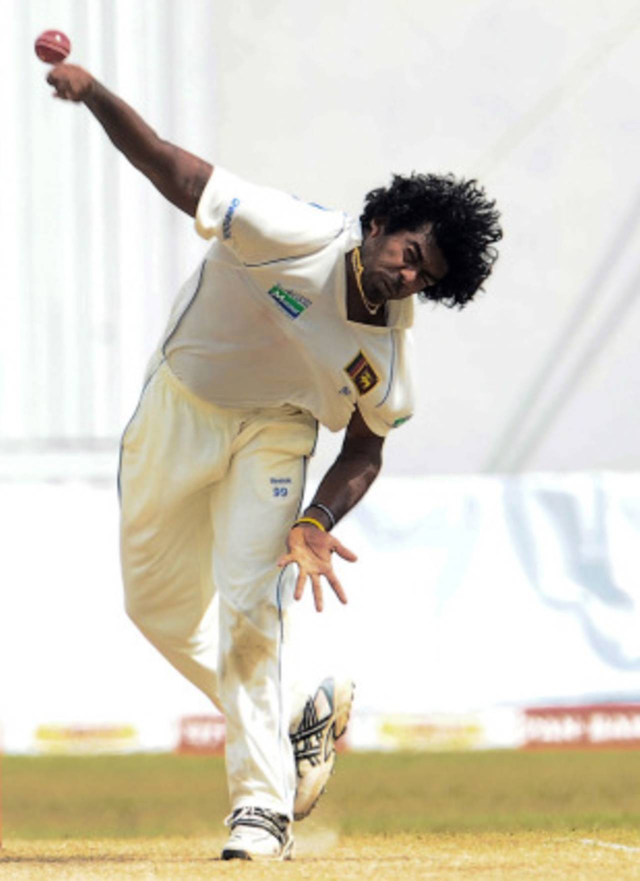 Lasith Malinga accounted for Sachin Tendulkar and MS Dhoni in the first two sessions, Sri Lanka v India, 3rd Test, P Sara Oval, 3rd day, August 5, 2010