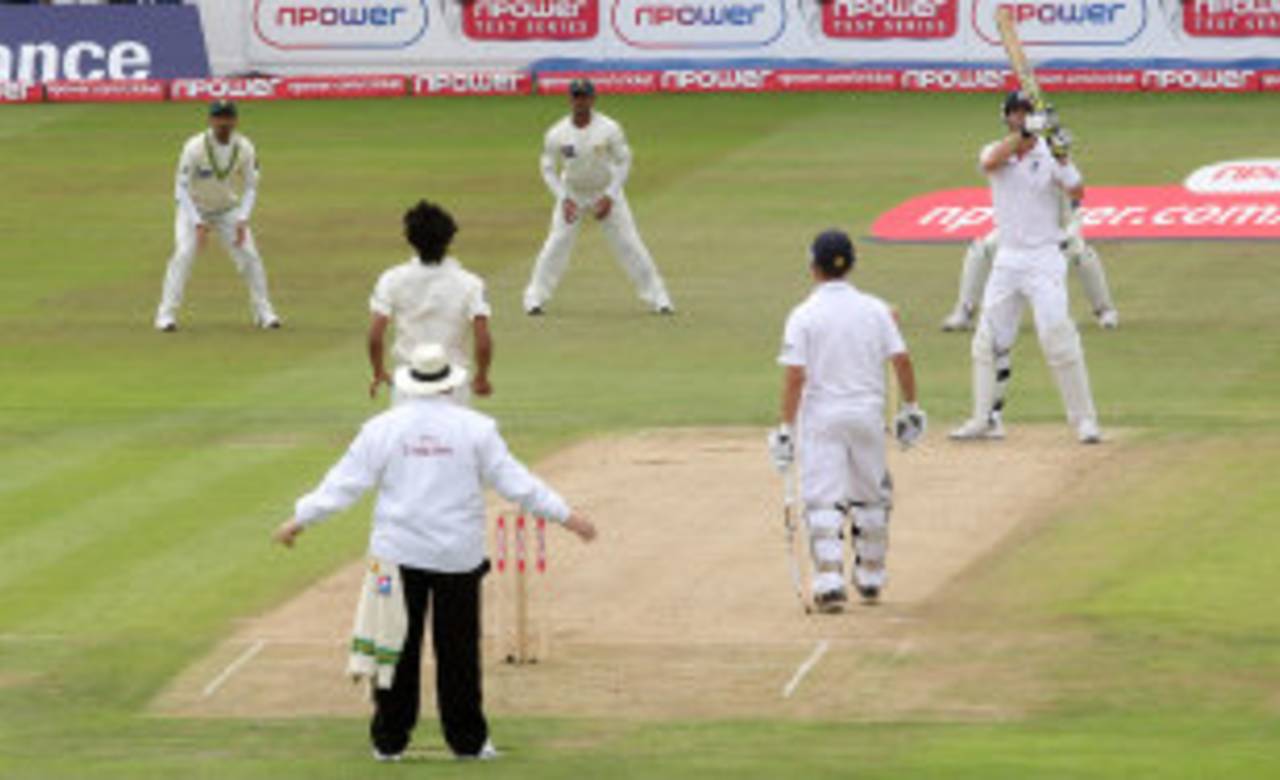 Umpire Marais Erasmus makes a late dead-ball call as Kevin Pietersen backs away, England v Pakistan, 2nd Test, Edgbaston, August 7, 2010`