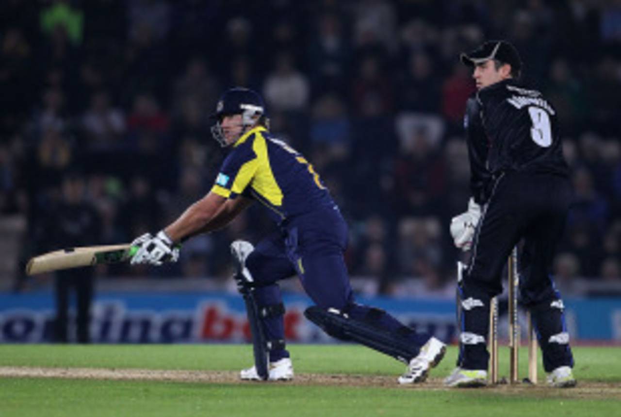 Sean Ervine held Hampshire's chase together with an unbeaten 44, Hampshire v Somerset, FP t20 Final, Rose Bowl, August 14 2010