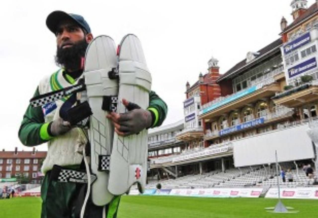 Mohammad Yousuf heads to practice on the eve of his Test return, The Oval, August 17, 2010