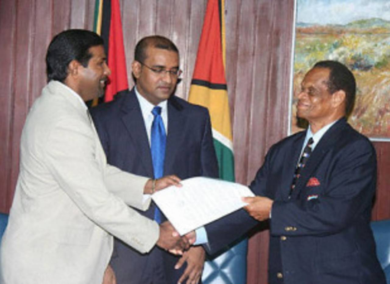 WIPA president Dinanath Ramnarine with WICB chief Julien Hunte