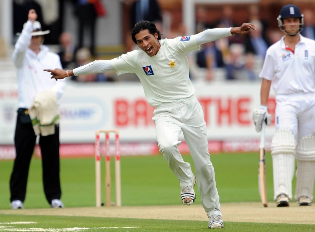 Mohammad Amir ripped through England's middle order on the second morning at Lord's, England v Pakistan, 4th npower Test, Lord's, August 27 2010