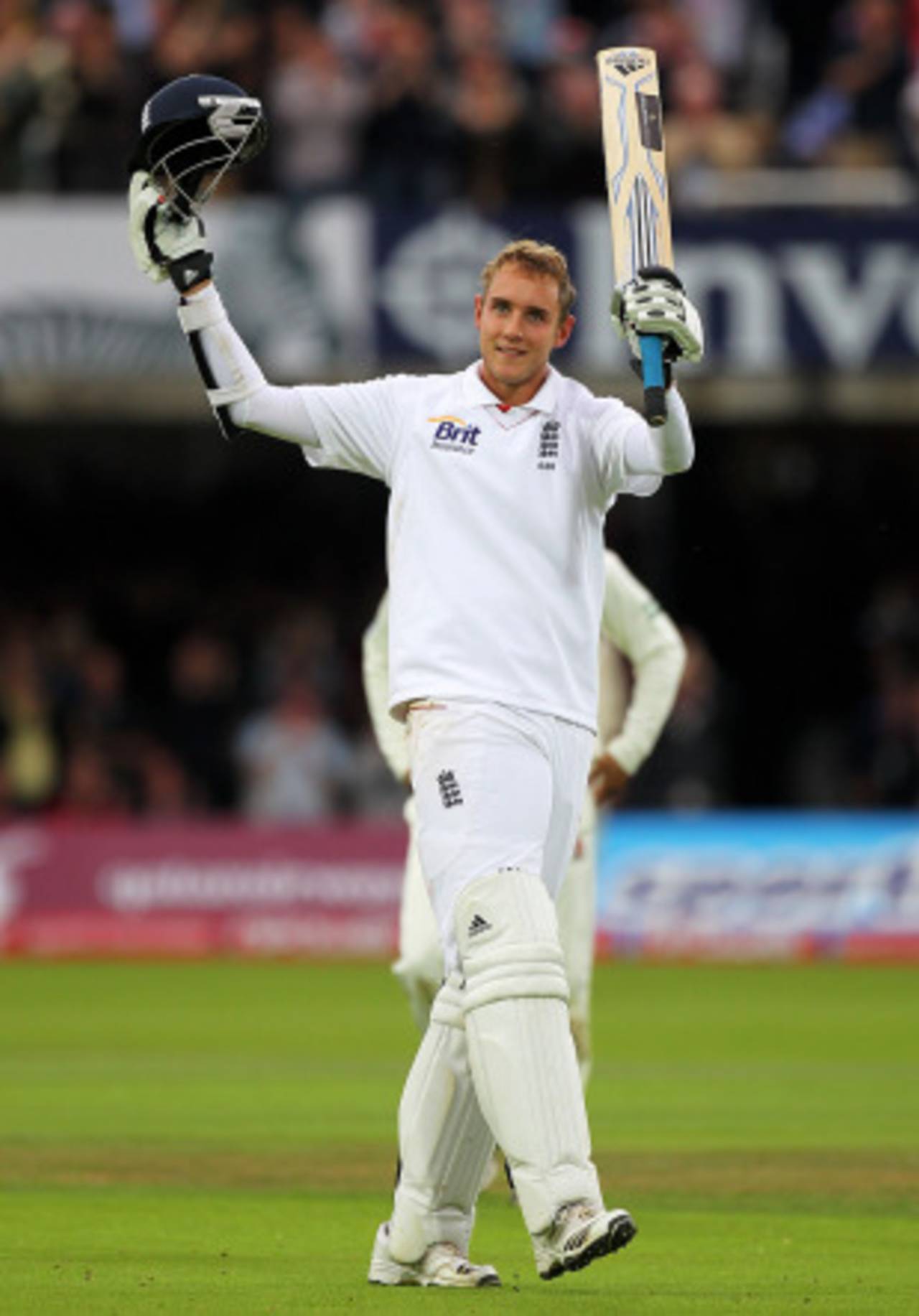 Stuart Broad acknowledges the standing ovation from the Lord's crowd after reaching a sensational hundred, England v Pakistan, 4th npower Test, Lord's, August 27 2010