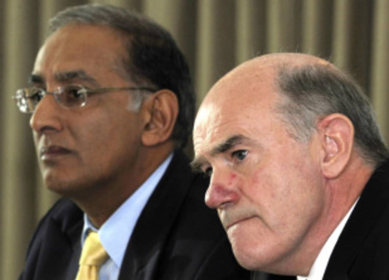ICC chief Haroon Lorgat and ACSU chairman Ronnie Flanagan during a press conference, London, September 3, 2010