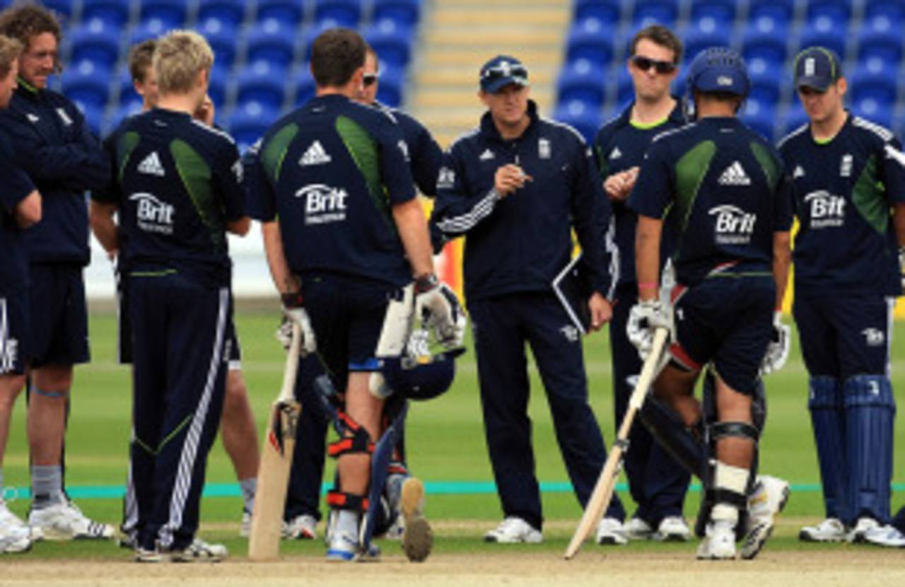 Andy Flower talks to his players ahead of Sunday's Twenty20 match against Pakistan, Cardiff, September 3, 2010