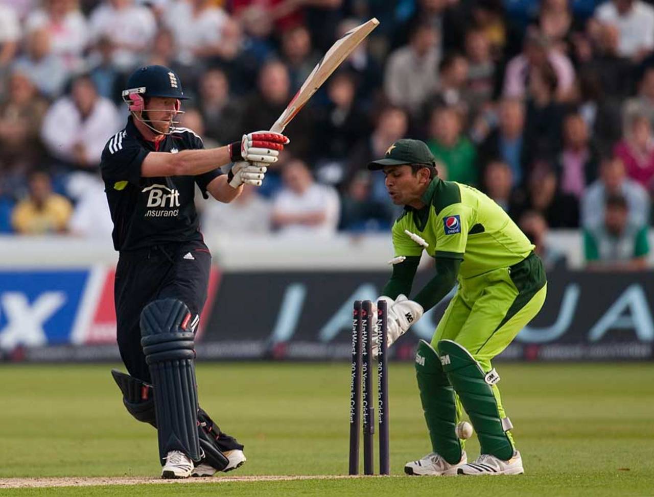 Paul Collingwood dragged on against Shahid Afridi, England v Pakistan, 1st T20I, Cardiff, September 5, 2010