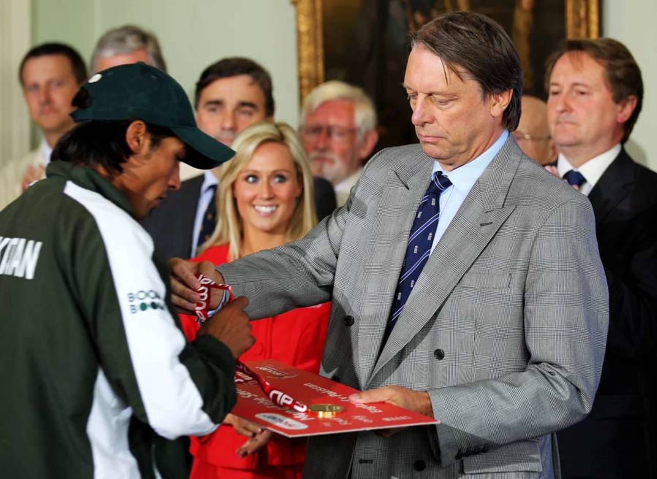 Mohammad Amir receives his 2010 Man of the Series award from the then ECB chairman Giles Clarke&nbsp;&nbsp;&bull;&nbsp;&nbsp;Clive Rose/Getty Images