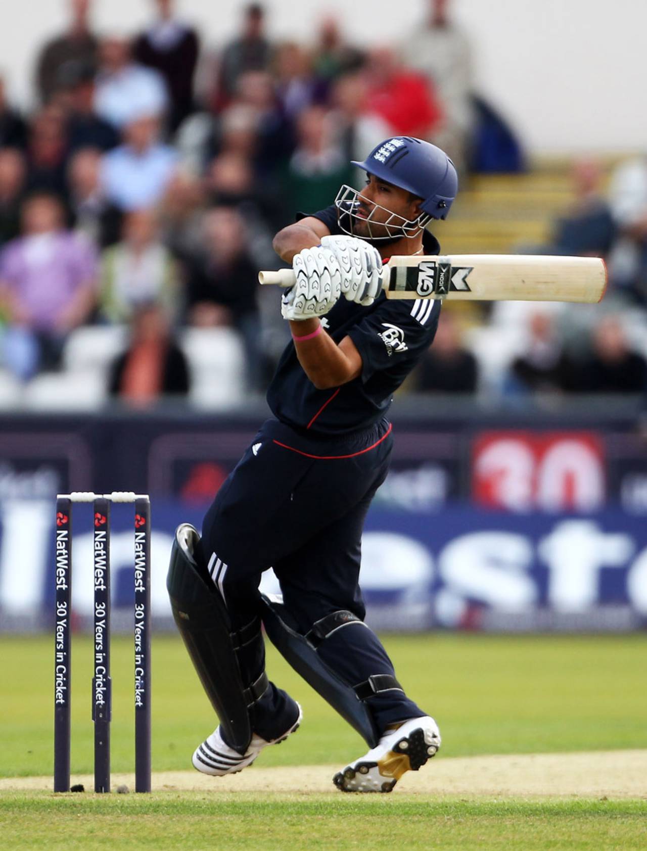 Ravi Bopara struck three sixes in an unbeaten 35 to finish England's innings in style, England v Pakistan, 1st ODI, Chester-le-Street, September 10 2010 