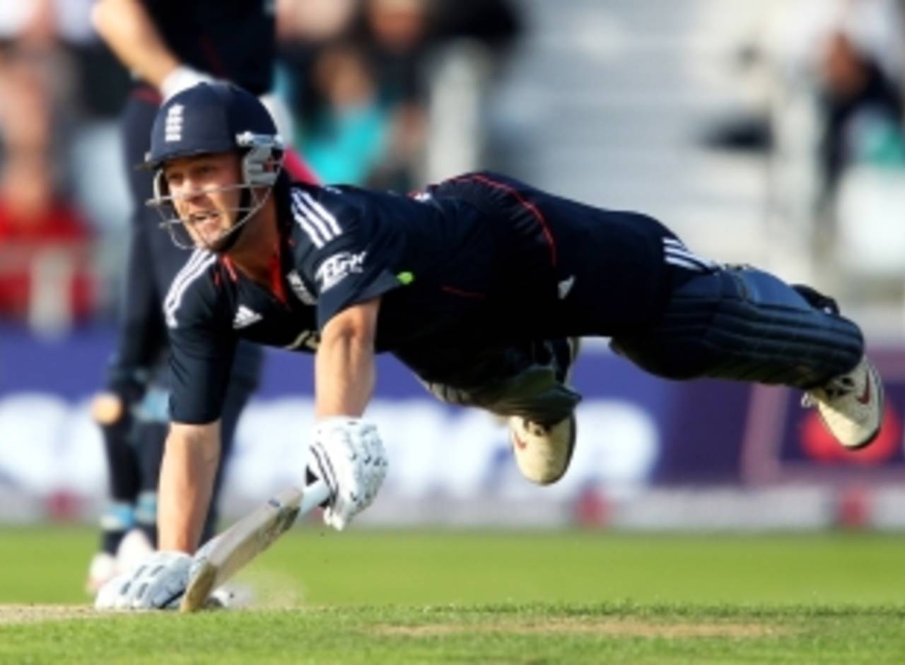 Jonathan Trott demonstrates his party trick, marking his guard with both feet off the ground&nbsp;&nbsp;&bull;&nbsp;&nbsp;Getty Images