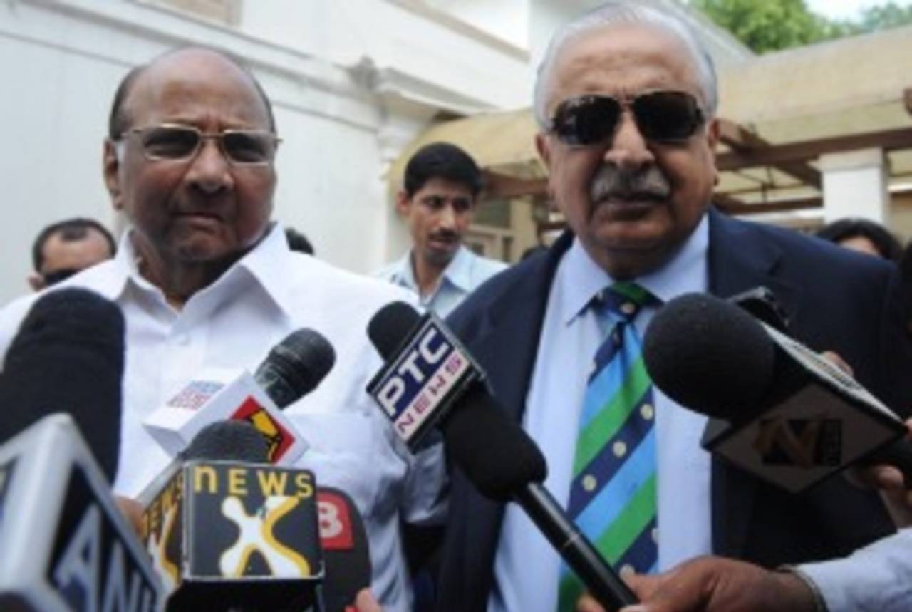 Sharad Pawar and Ijaz Butt speak to reporters after their meeting, Delhi, September 16, 2010