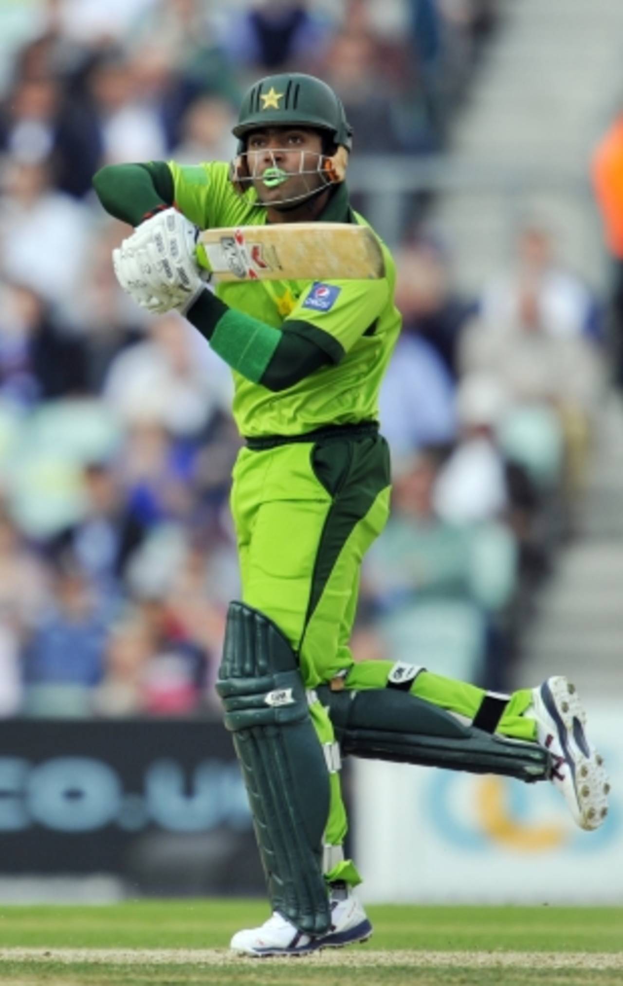 Umar Akmal top-edged a pull at Tim Bresnan to depart for 14, England v Pakistan, 3rd ODI, The Oval, September 17 2010
