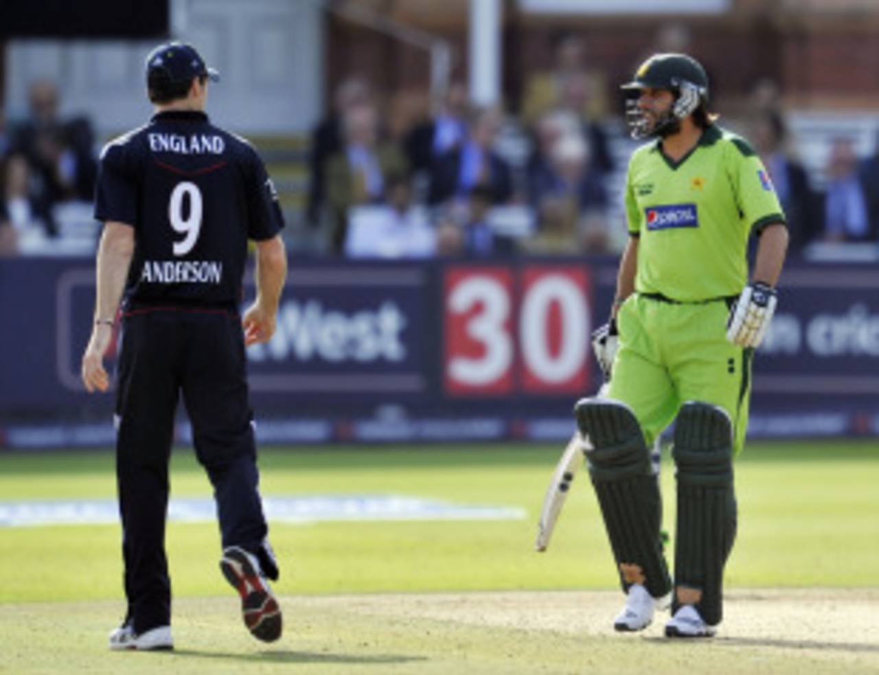 James Anderson and Shahid Afridi exchange words during Pakistan's innings, England v Pakistan, 4th ODI, Lord's, September 20, 2010