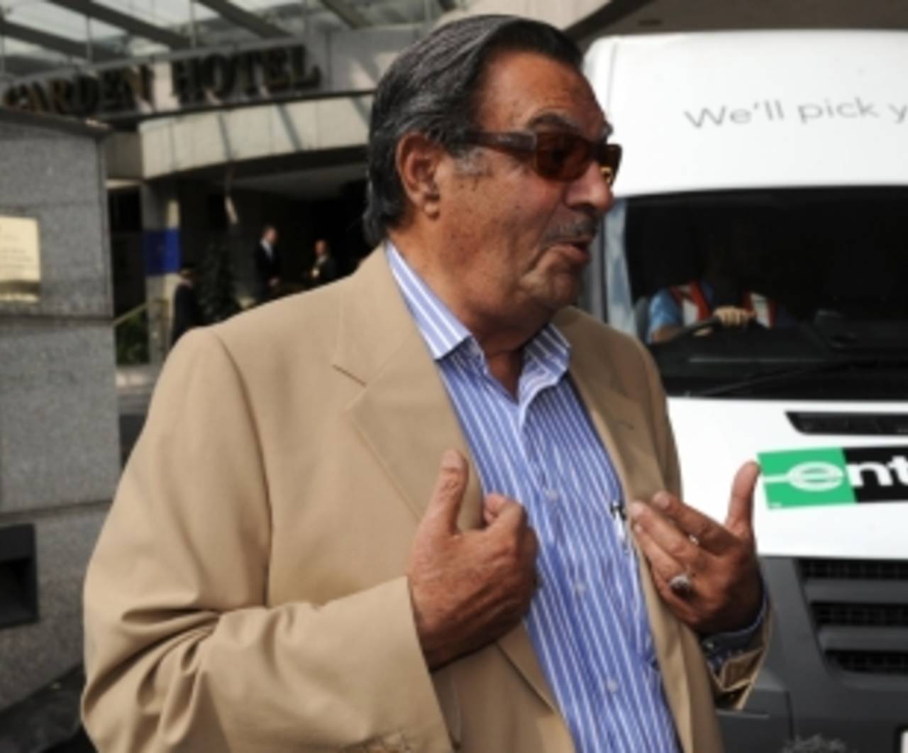 Pakistan team manager Yawar Saeed speaks to the media outside the team hotel in London, September 21 2010