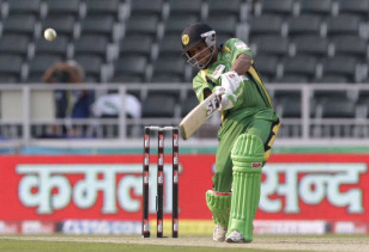 Ramnaresh Sarwan's 59 proved to be the deciding factor in Guyana's thrilling victory over Somerset&nbsp;&nbsp;&bull;&nbsp;&nbsp;Associated Press