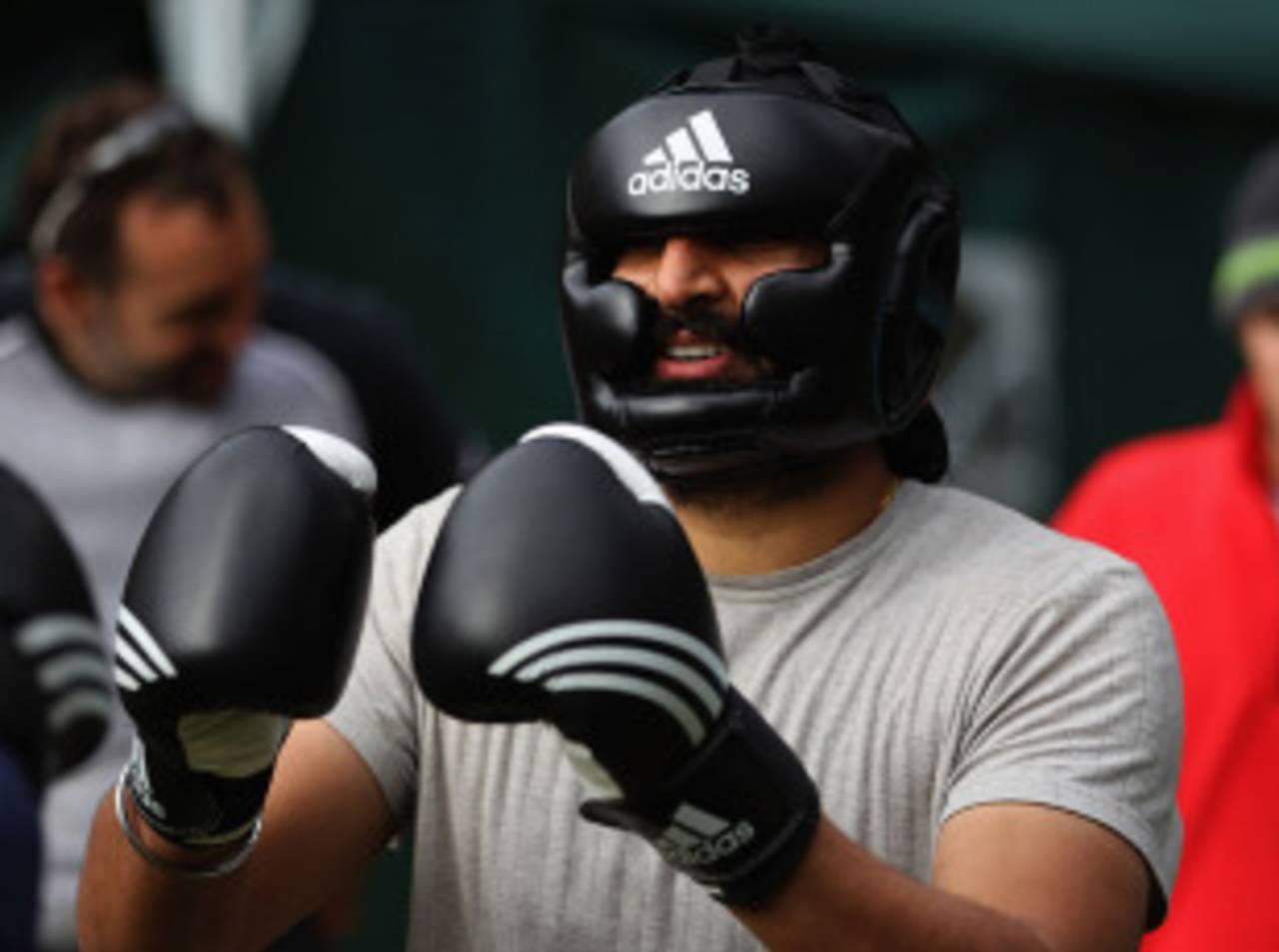 Monty Panesar takes part in one of England's boxing sessions&nbsp;&nbsp;&bull;&nbsp;&nbsp;Getty Images