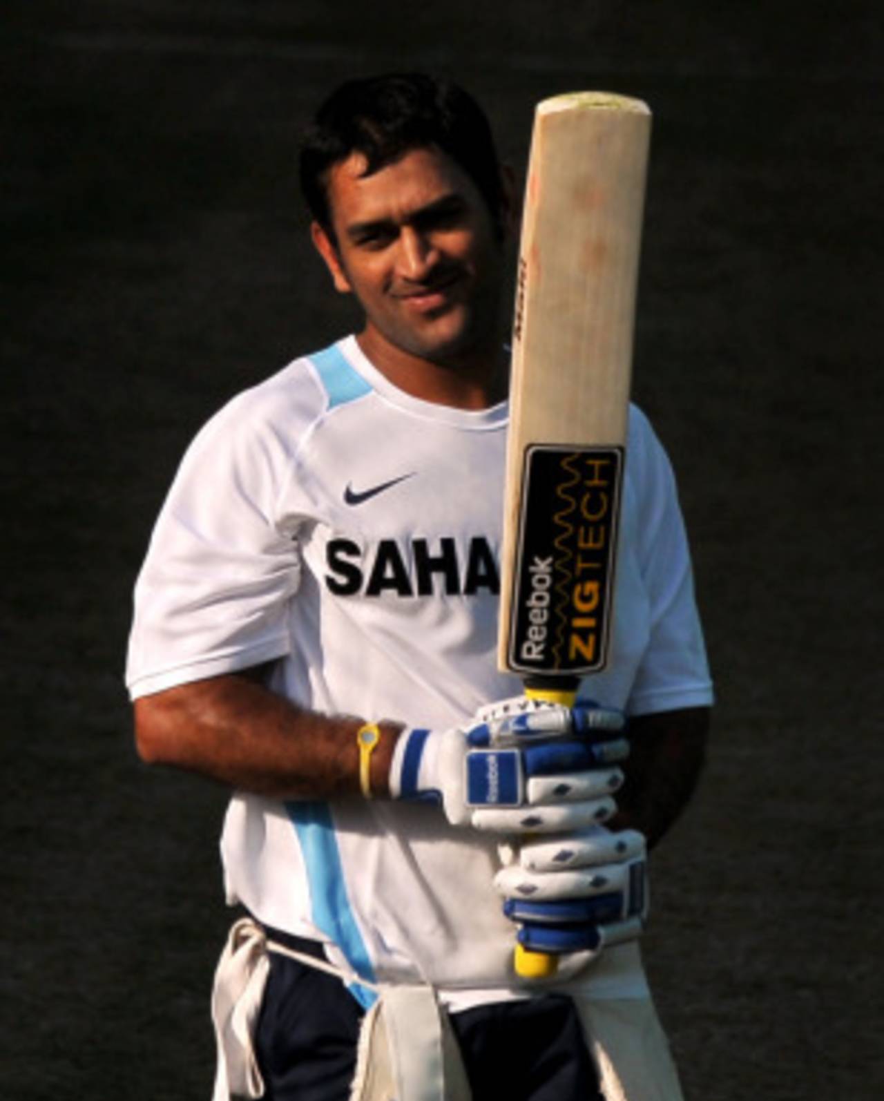 MS Dhoni finds something to smile about, Mohali, September 29, 2010