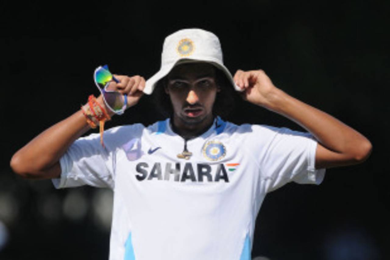 Ishant Sharma pulls down his hat, Mohali, September 30, 2010