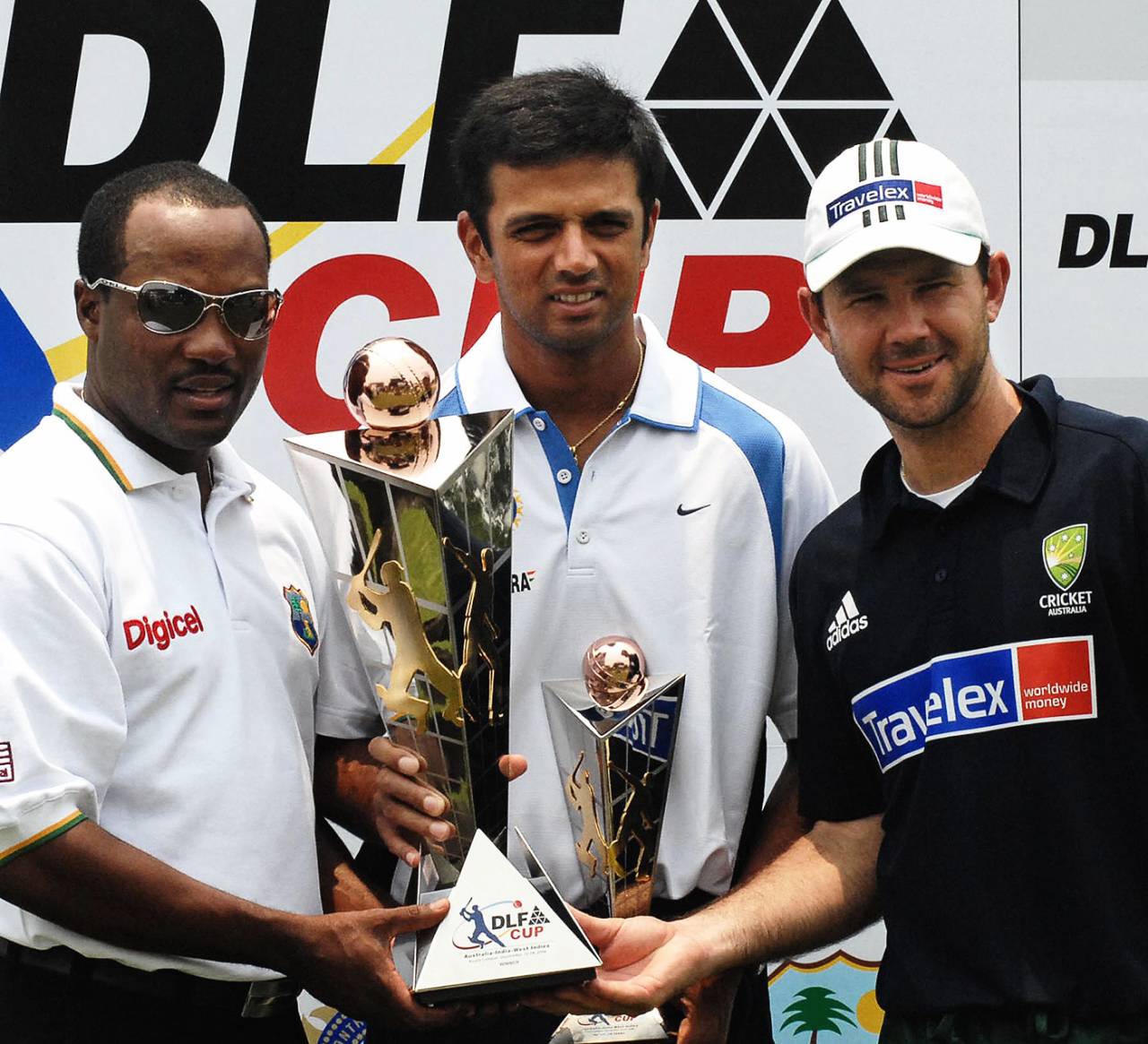 Brian Lara, Rahul Dravid and Ricky Ponting with the DLF Cup, Kuala Lumpur, September 21, 2006
