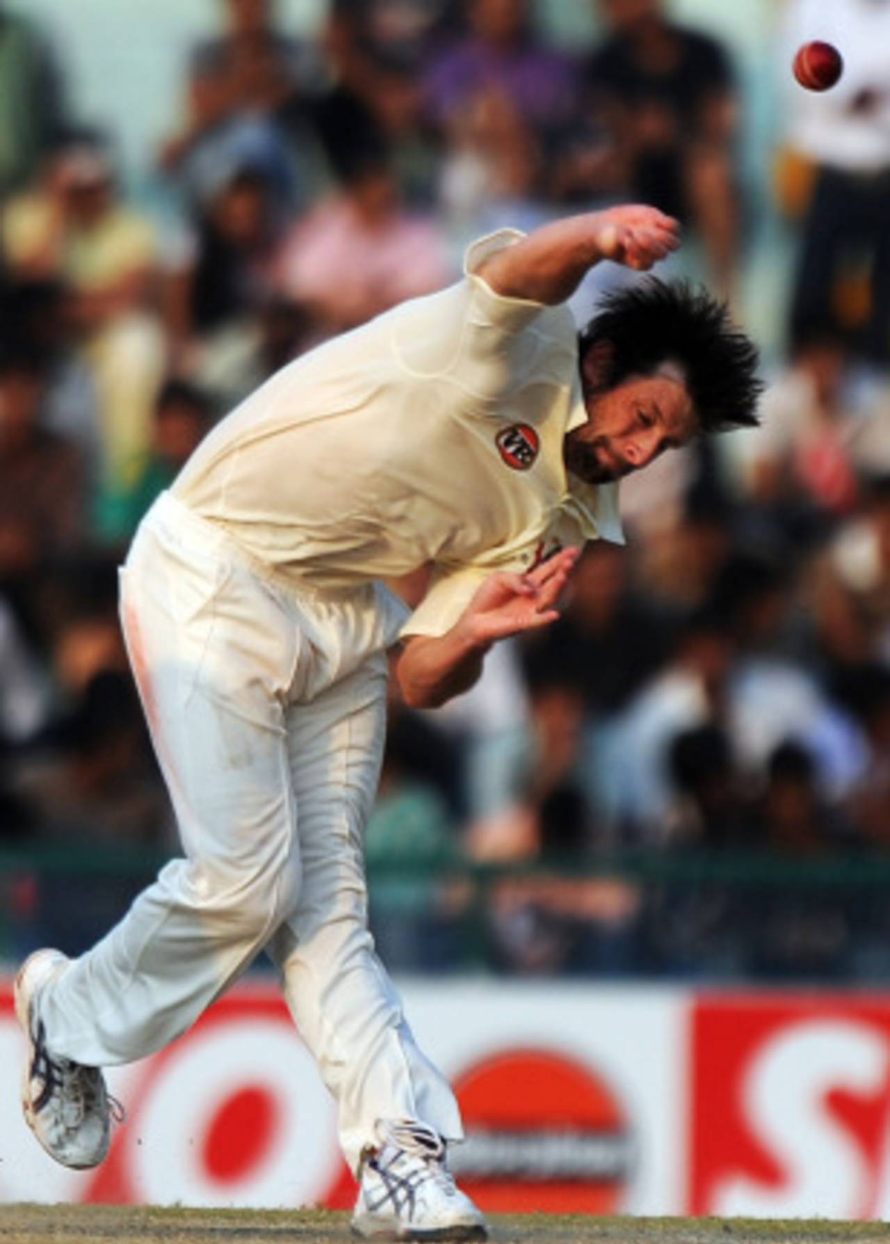 Ben Hilfenhaus' late burst gave Australia the edge, 1st Test, Mohali, 4th day, October 4, 2010