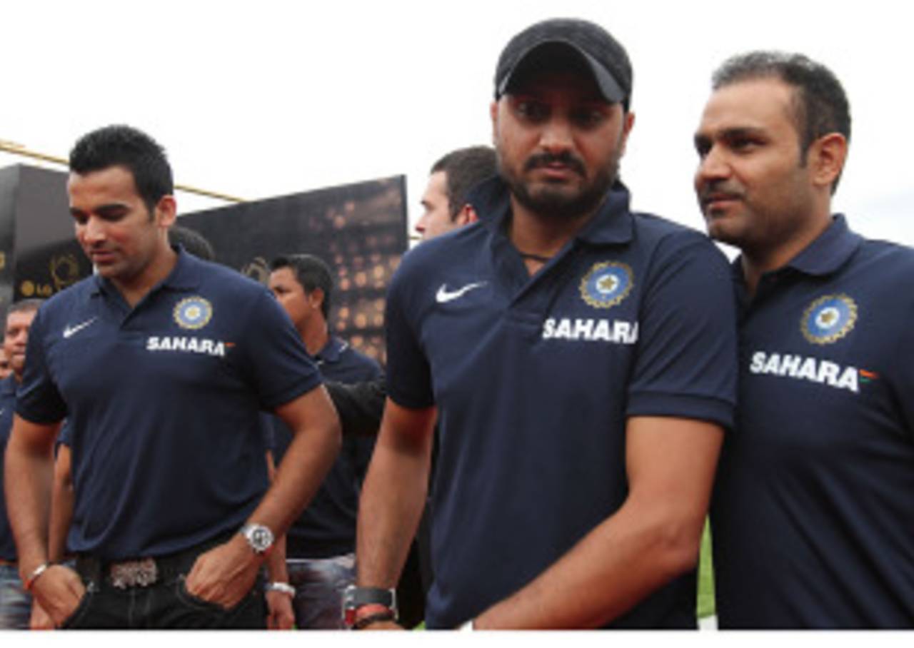 Zaheer Khan, Harbhajan Singh and Virender Sehwag arrive for the 2010 ICC Awards in Bangalore, October 6, 2010