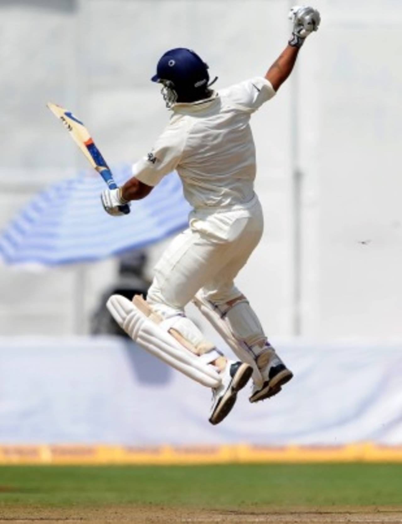 M Vijay leaps in joy after reaching his hundred, India v Australia, 2nd Test, Bangalore, 3rd day, October 11, 2010