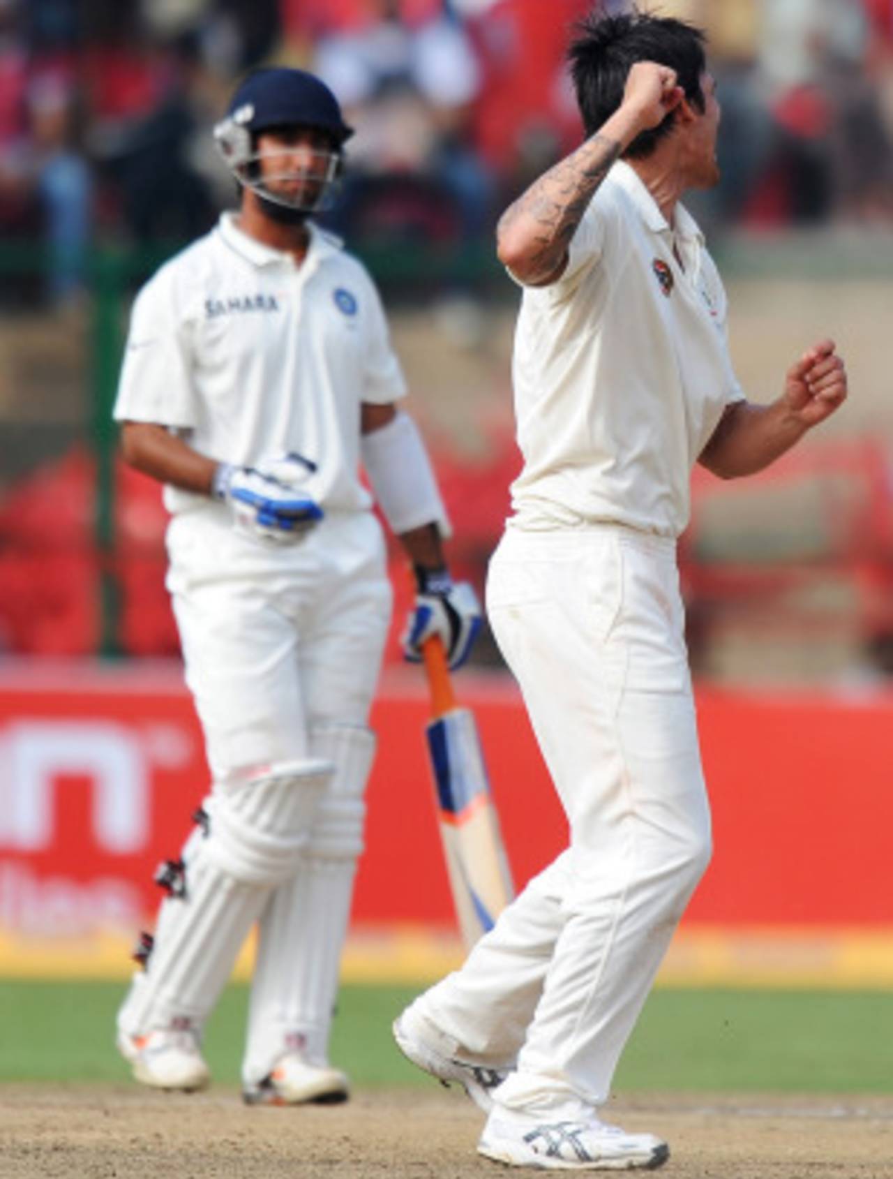 Mitchell Johnson ends Cheteshwar Pujara's maiden innings, India v Australia, 2nd Test, Bangalore, 3rd day, October 11, 2010