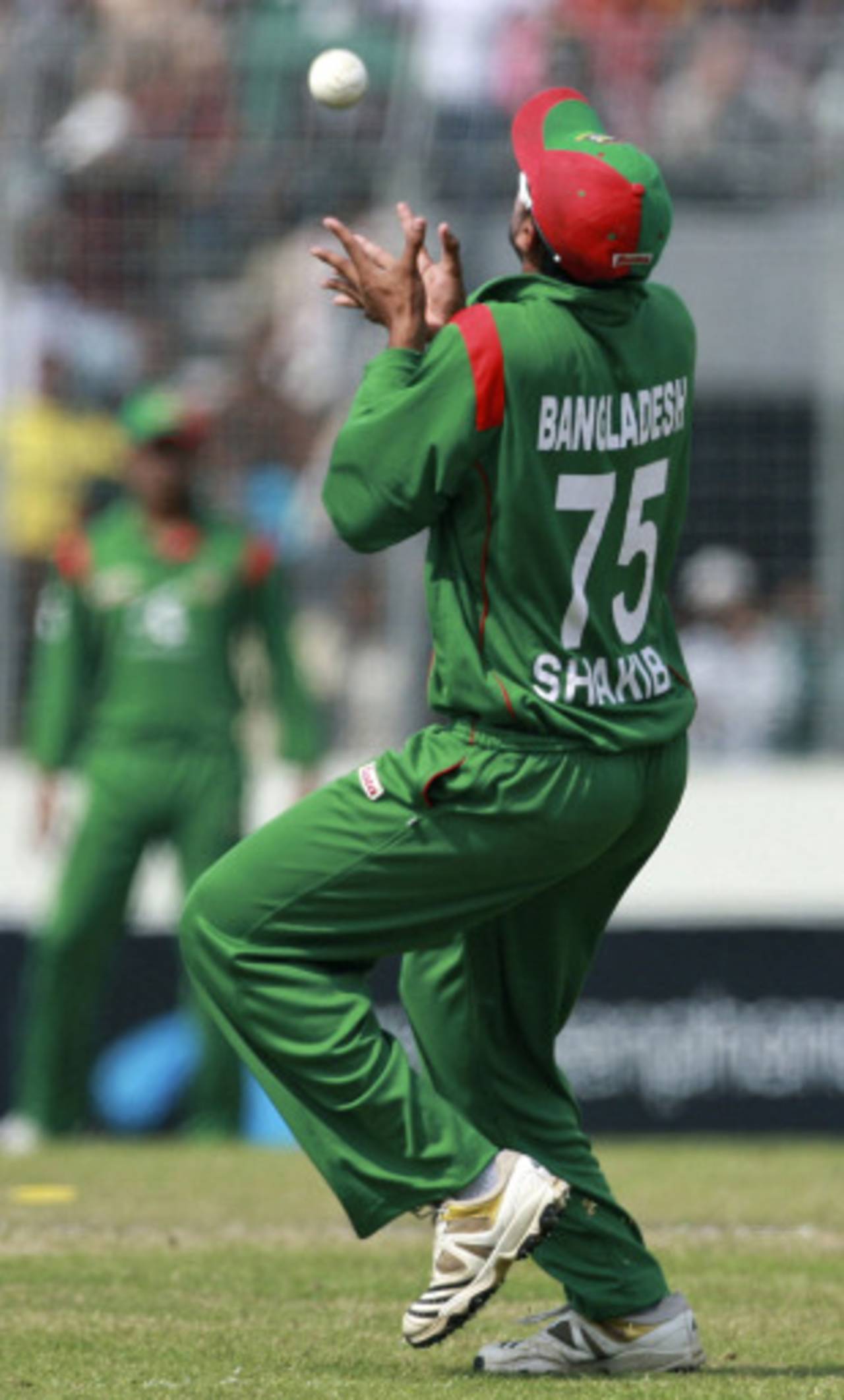Shakib Al Hasan takes a catch to dismiss Brendon McCullum, Bangladesh v New Zealand, 5th ODI, Mirpur, October 17, 2010