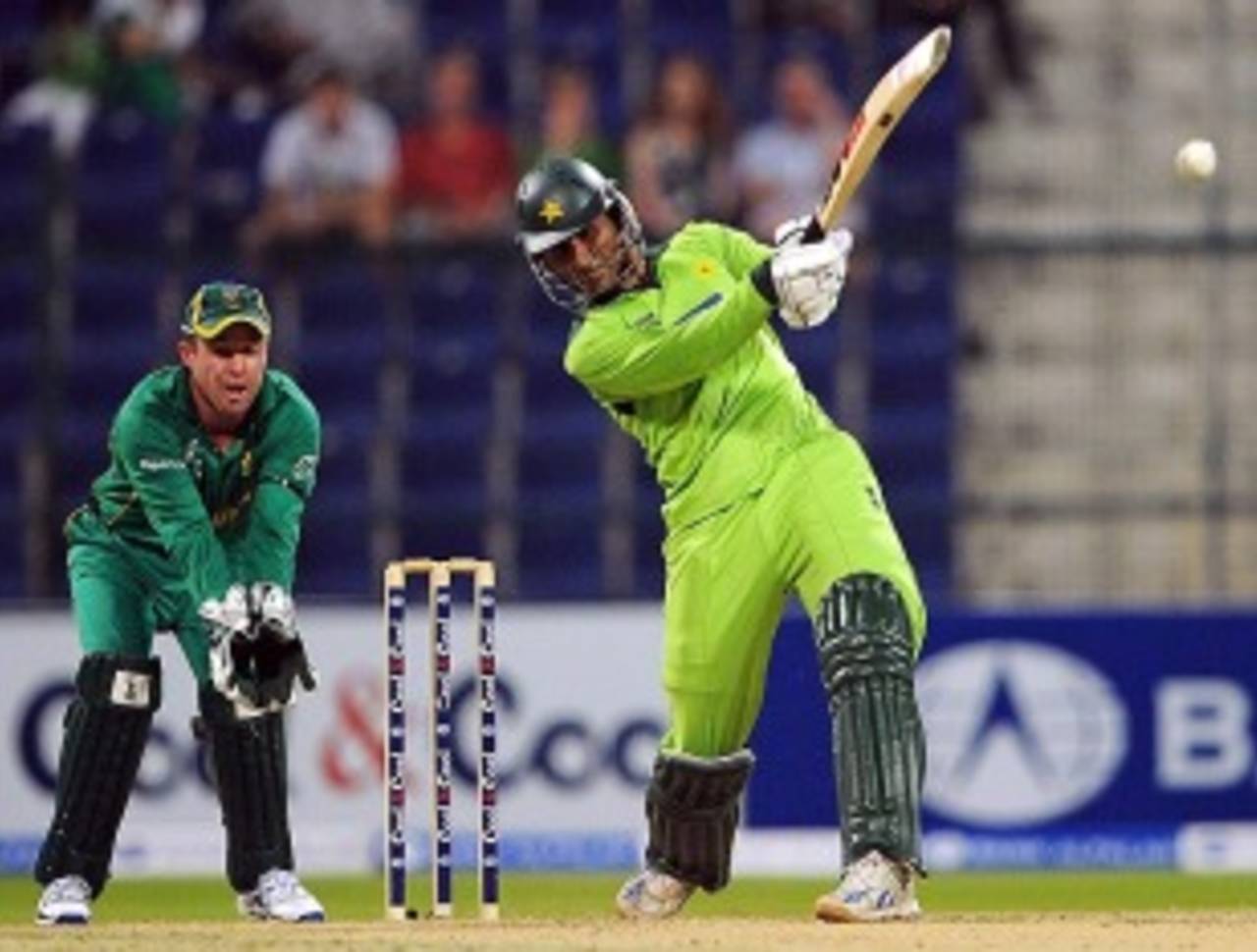 Abdul Razzaq smacks one straight, Pakistan v South Africa, 2nd Twenty20, Abu Dhabi, October 27, 2010