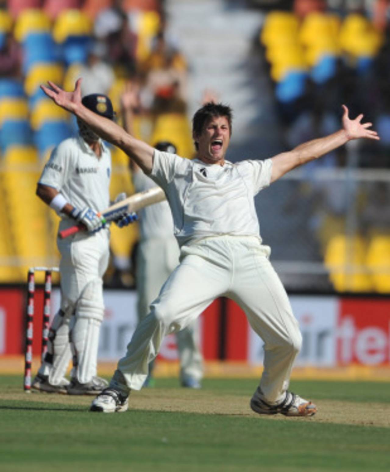 Hamish Bennett appeals loudly against Gautam Gambhir, India v New Zealand, 1st Test, Ahmedabad, 1st day, November 4, 2010