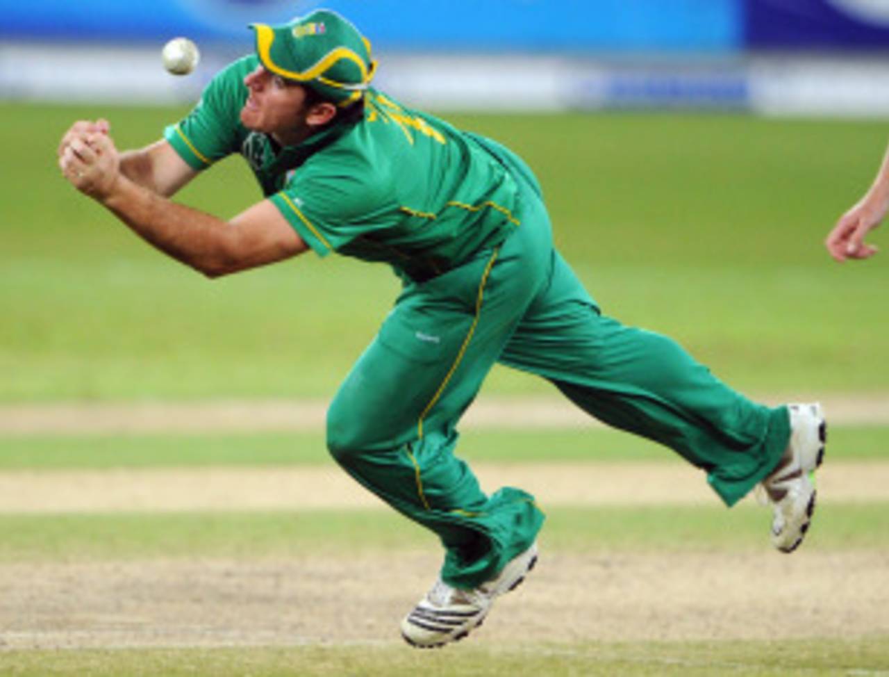 Graeme Smith missed a chance to remove Wahab Riaz, Pakistan v South Africa, 4th ODI, Dubai, November 5, 2010