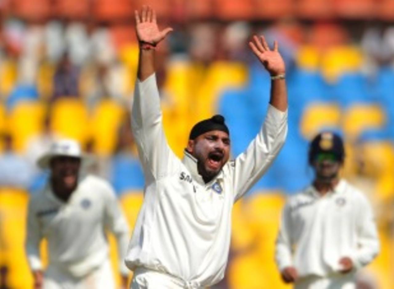 Harbhajan Singh appeals against Kane Williamson, India v New Zealand, 1st Test, Ahmedabad, 3rd day, November 6, 2010