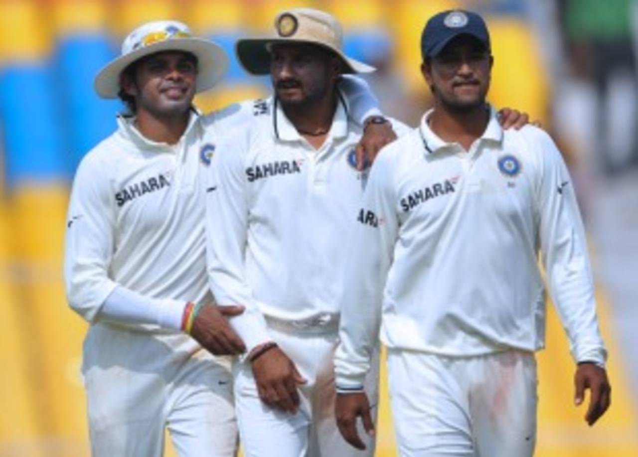 The Indian bowlers earned a slender lead, India v New Zealand, 1st Test, Ahmedabad, 4th day, November 7, 2010