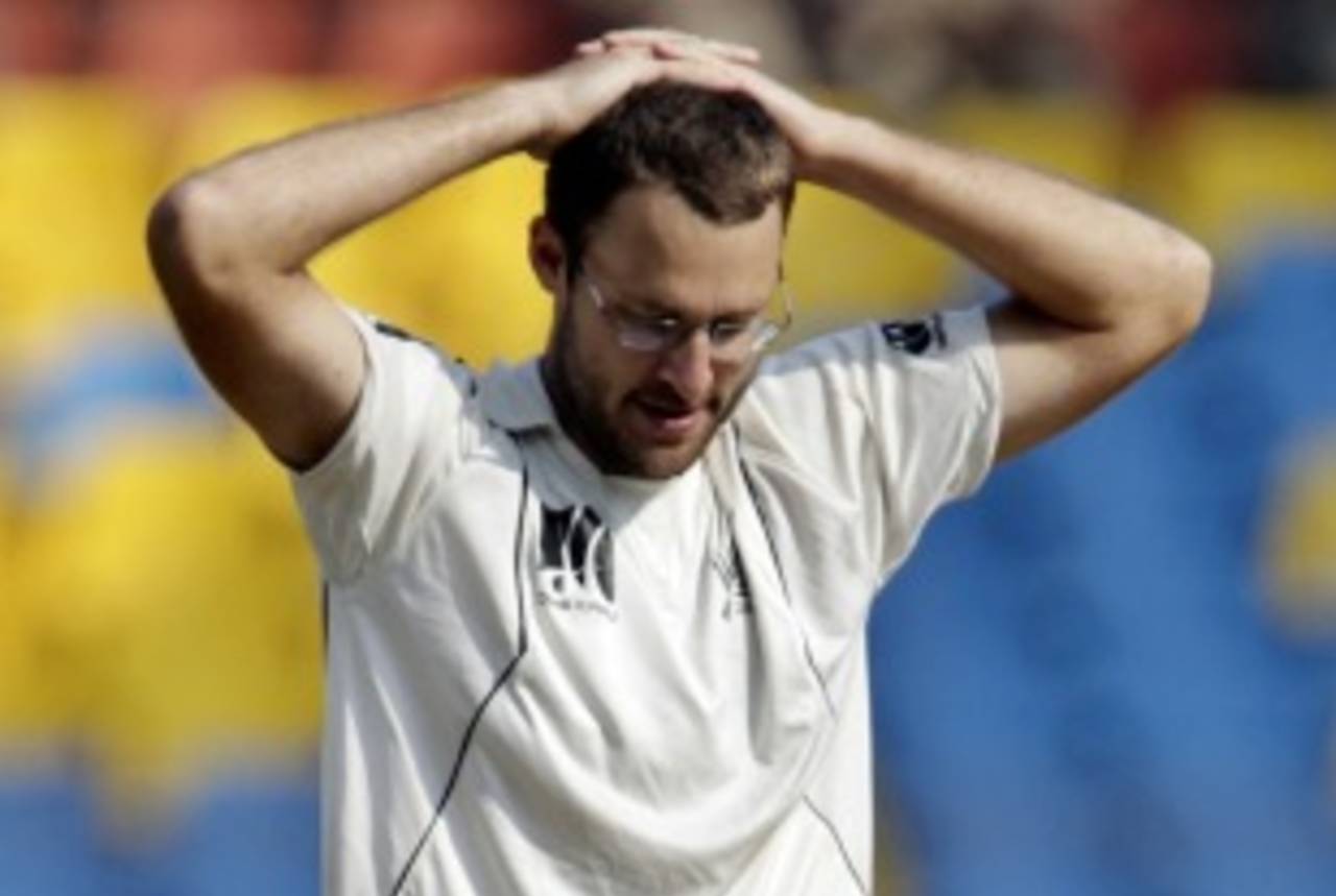 Daniel Vettori struggled with the limited bowling resources at his disposal&nbsp;&nbsp;&bull;&nbsp;&nbsp;Associated Press