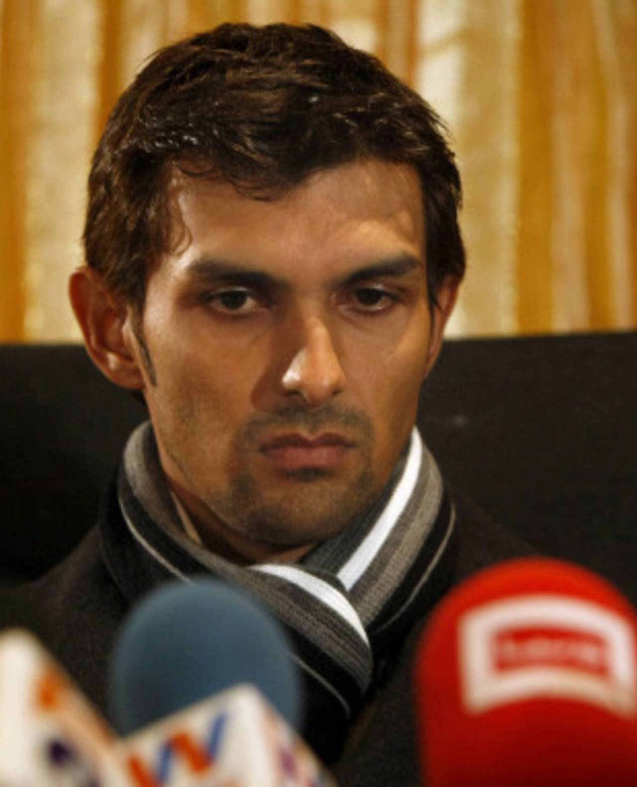 Pakistan wicketkeeper Zulqarnain Haider held a press conference at a restaurant in Southall to explain his disappearance from the team, November 10, 2010