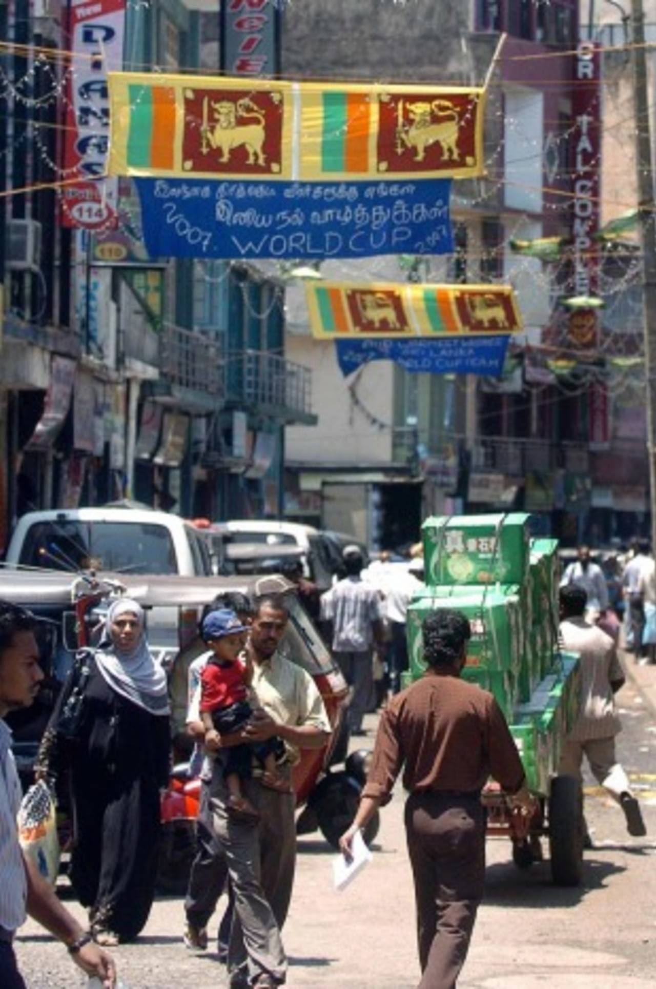 Shoppers go about their business in Colombo's commercial hub, Fort, 26 April 2007 