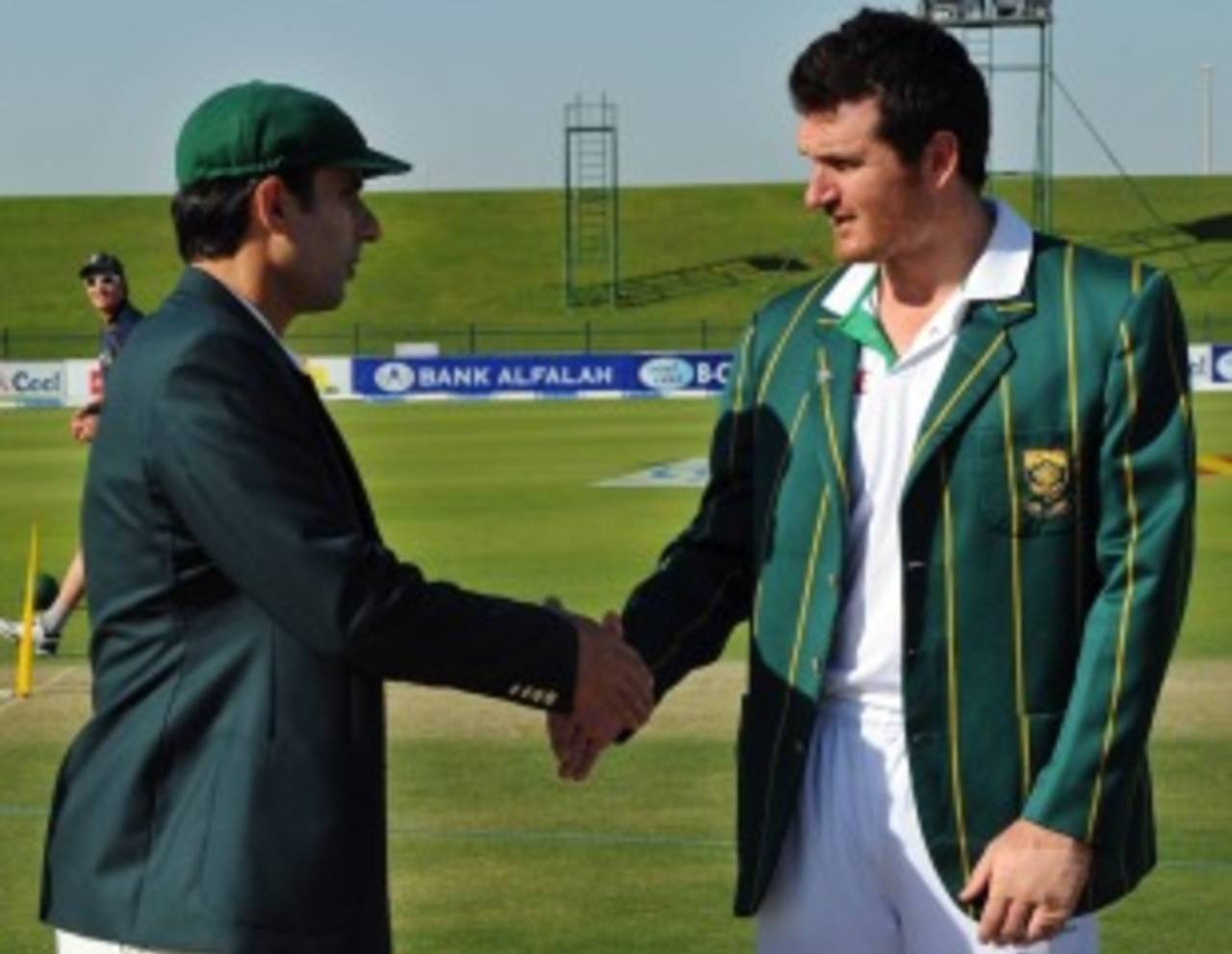Misbah-ul-Haq shakes Graeme Smith's hand, Pakistan v South Africa, 2nd Test, Abu Dhabi, 1st day, November 20, 2010