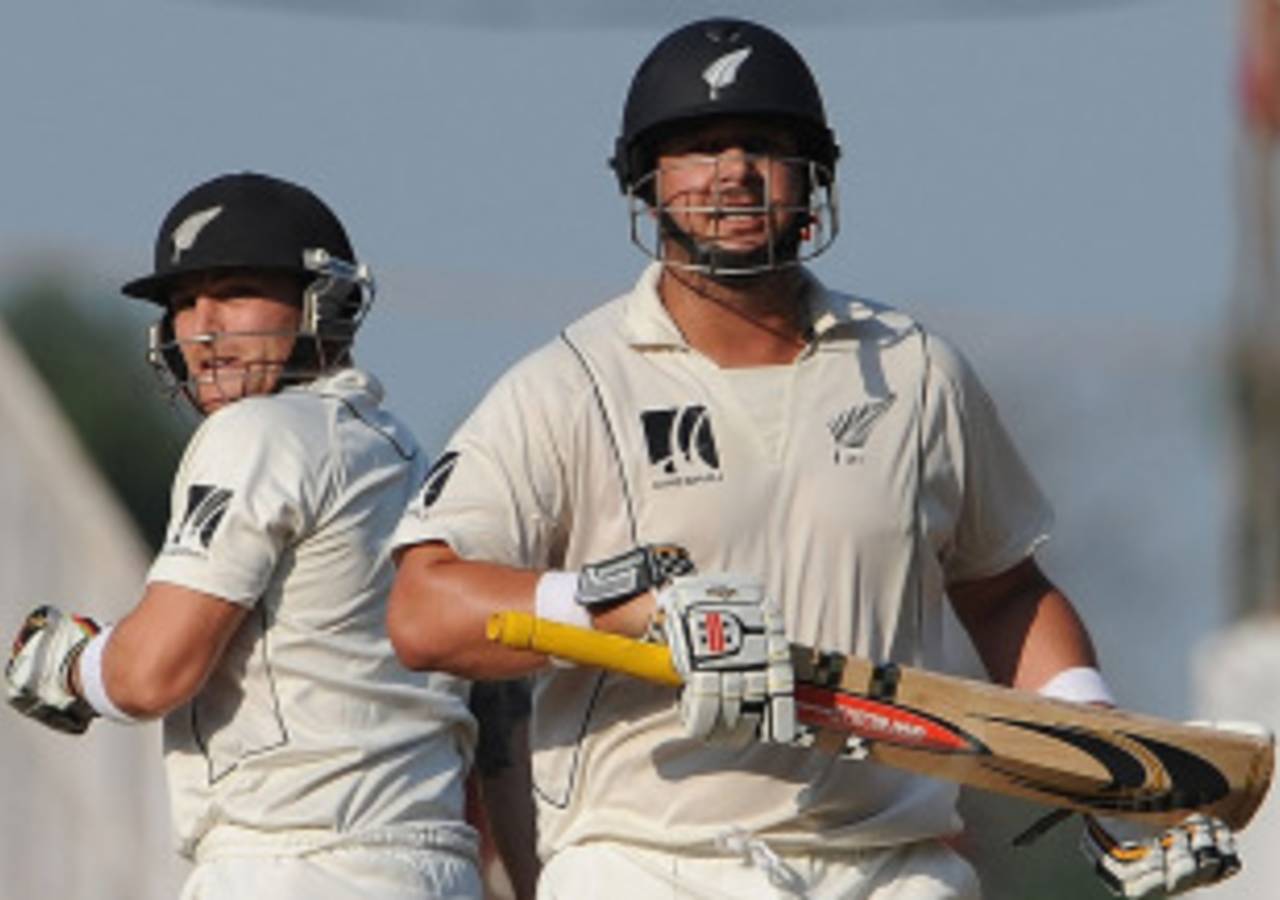 Jesse Ryder and Brendon McCullum put on 42 for the seventh wicket, India v New Zealand, 3rd Test, Nagpur, 1st day, November 20, 2010