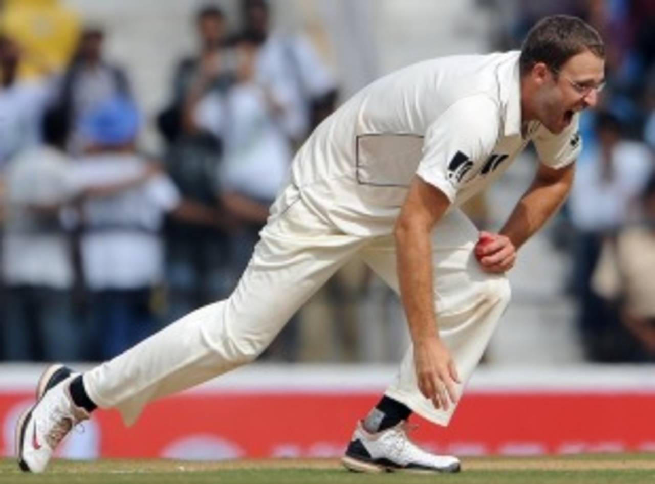 Daniel Vettori caught Virender Sehwag off his own bowling, India v New Zealand, 3rd Test, Nagpur, 2nd day, November 21, 2010