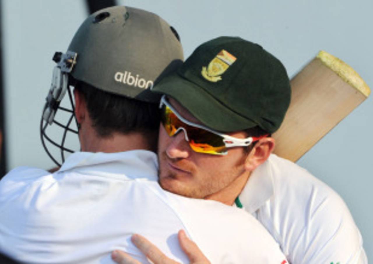 AB de Villiers is congratulated by Graeme Smith, the man whose personal best he surpassed, after setting a new South African Test batting record&nbsp;&nbsp;&bull;&nbsp;&nbsp;AFP